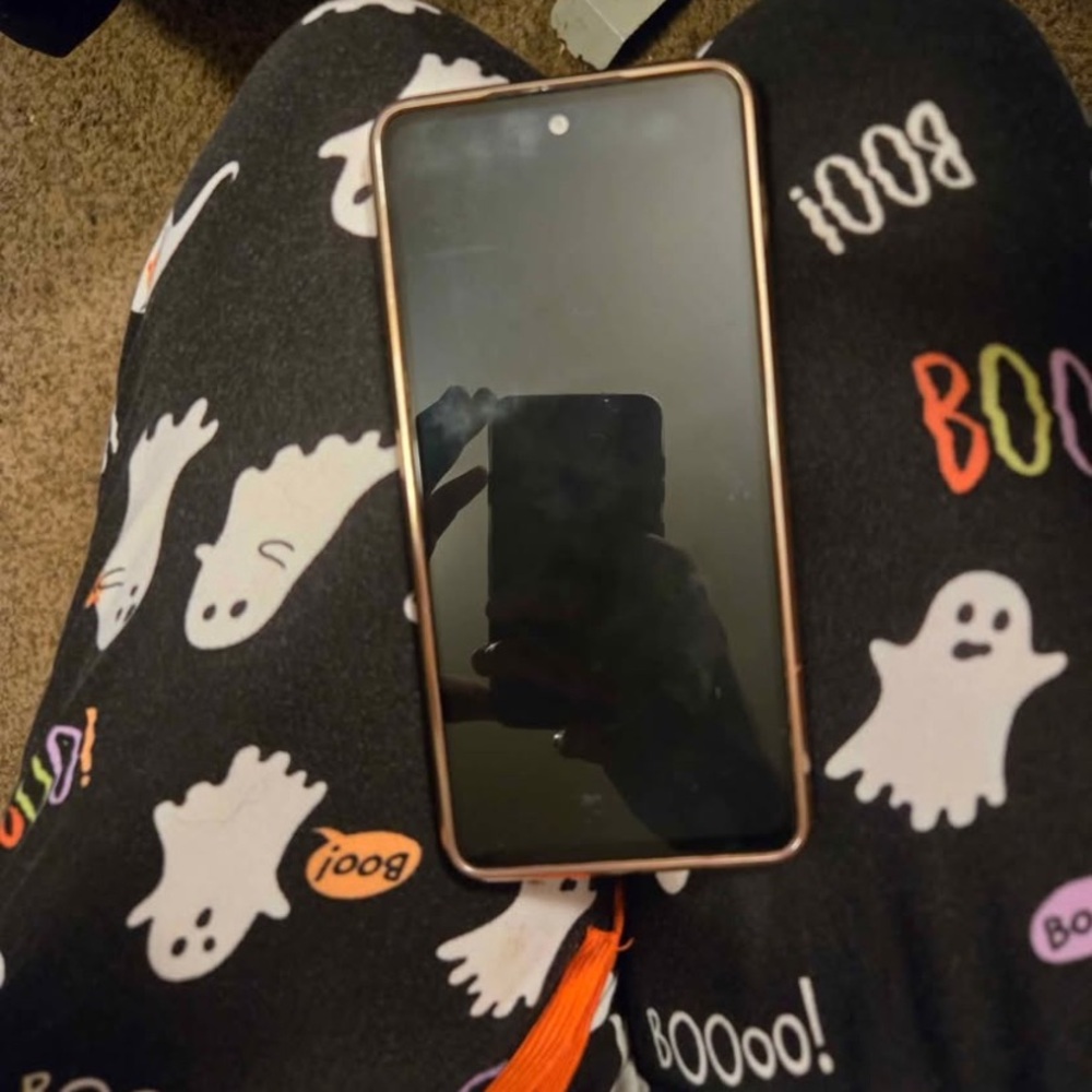 Samsung Gold Smartphone with Large Display and Premium Design